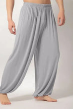Loose-fitting light gray harem elastic waist pants in plus size