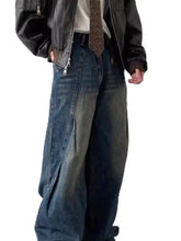 Men’s dark-wash denim vintage wash wide leg jeans with relaxed silhouette and subtle distressing along seams