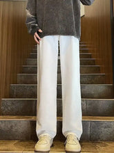 Men’s white wide-leg casual jeans with a relaxed straight-cut silhouette in plus size for comfortable wear