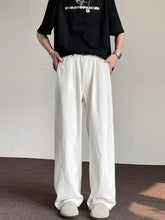 Men’s full size wide leg jeans in white loose-fitting cotton with a relaxed wide-leg cut size wide leg design