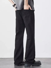 Men’s loose fit jeans in black straight-leg fabric with a relaxed fit and two front pockets