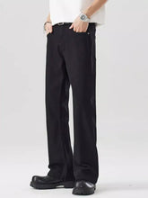 Men’s loose fit jeans in black with a straight-leg modern cut and subtle stitching details