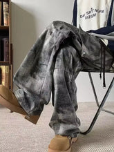 Men’s grey tie-dye denim cargo jeans with a loose fit featuring relaxed oversized pockets and fit cargo jeans style