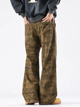 Men vintage camouflage wide leg jeans in brown camouflage pattern with cargo pockets and relaxed fit