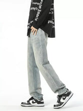 Men’s vintage wash loose fit light-wash denim jeans with a relaxed straight-leg cut