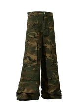 Men’s wide leg camouflage cargo pants with multiple pockets, machine wash