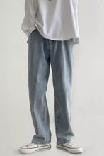 Men’s wide leg jeans in light-wash denim with a relaxed fit and straight-leg cut for casual wear