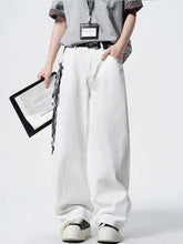 Men’s wide leg jeans in white denim with relaxed fit and visible stitching details