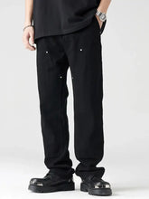 Men’s wide-leg relaxed fit black cargo pants with subtle white rivet accents for casual wear