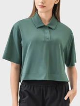 Green cotton polo shirt with short sleeves, button-down collar, shoulder seam