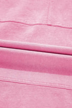 Tecido de veludo rosa com brilho subtil e textura suave