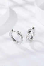 Orecchini a cerchio in argento sterling intrecciato con moissanite e pietre preziose ondulate