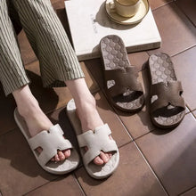 Beige Gucci open toe platform slippers with textured leather H-strap