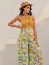 Gelbes Neckholder-Top aus Häkelstoff mit floralem Jumpsuit mit weitem Bein, maschinenwaschbar bei Kaltwäsche