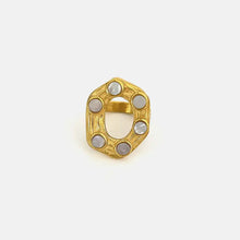 Oval statement ring with mother-of-pearl cabochons in 18k gold-plated steel