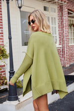 Oversized Green V-Neck Sweater with Long Sleeve Length