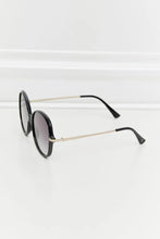 Oversized Square Sunglasses with Polycarbonate Temple UV400 Protection Sunglasses