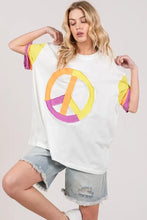 White peace applique t-shirt with fig color block and distressed denim shorts