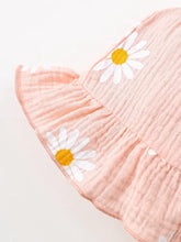 Pink daisy print baby romper and hat set with ruffled hem