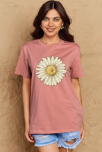 Plus size flower graphic cotton tee in hot pink with daisy design