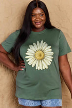 Plus size flower graphic cotton tee in olive green with white daisy