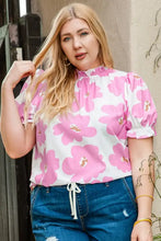 Plus size printed round neck short sleeve floral top