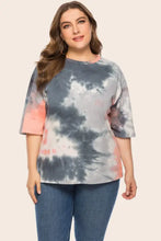 Plus size half sleeve tie-dye tee in grey, white, coral with jeans