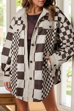 Jacke mit langen Ärmeln, kariert mit schwarzen und weißen Quadraten, mit durchgehender Knopfleiste und Taschen