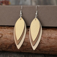 Orecchini pendenti a forma di foglia in similpelle PU color crema e beige