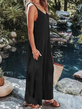 Schwarzer, gerippter, ärmelloser Jumpsuit mit weitem Bein und V-Ausschnitt