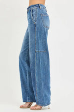 Risen slouchy baggy high-waisted wide-leg denim jeans in medium blue wash with classic stitching and front pockets