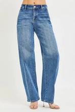 Medium-wash denim risen slouchy baggy jeans with high-rise waist and straight-leg cut in blue cotton fabric