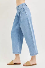 Risen slouchy crop light-wash denim wide-leg cropped pants with high waist and pleated front detailing