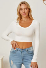 White round neck long sleeve cropped ribbed top