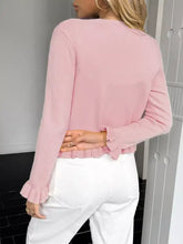 Weich rosa Rüschenbesatz, leicht dehnbare Strickjacke mit Bündchen und Saum