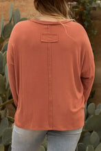 Rust notched long sleeve V-neck top in coral with back pocket