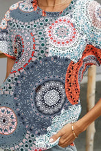 Shiny printed round neck short sleeve tee with mandala patchwork