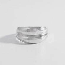 Silver bulging ring with layered dome design and polished finish