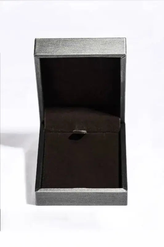 Elegant silver jewelry box for 1 carat moissanite necklace