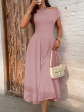 Abito monospalla con tasche da donna