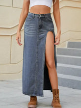 High-waisted faded blue wash slit buttoned denim skirt with pockets in maxi length and high slit detail