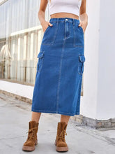Slit midi denim skirt in blue denim with two large cargo side pockets and button closure for casual wear