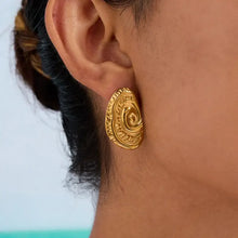 Golden ornate spiral gold stud earring, 18k gold-plated stainless steel