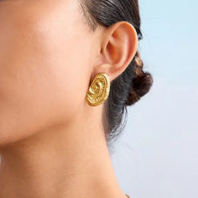 Spiral gold stud earring in 18k gold-plated stainless steel with oval embossed spiral design