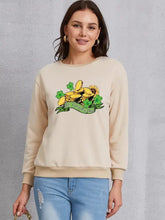 Beige long-sleeved St. Patricks Day graphic round neck sweatshirt