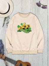 Beige long-sleeve St. Patricks Day graphic round neck sweatshirt