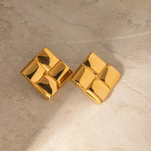 Gold-plated square stud earrings in stainless steel with woven design