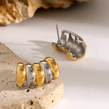 18k gold-plated steel contrast stud earrings with ribbed hoop design
