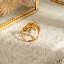 18k gold-plated stainless steel flower ring with leaf motif