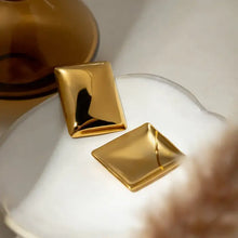 18k gold-plated steel rectangular stud earrings with golden square dishes